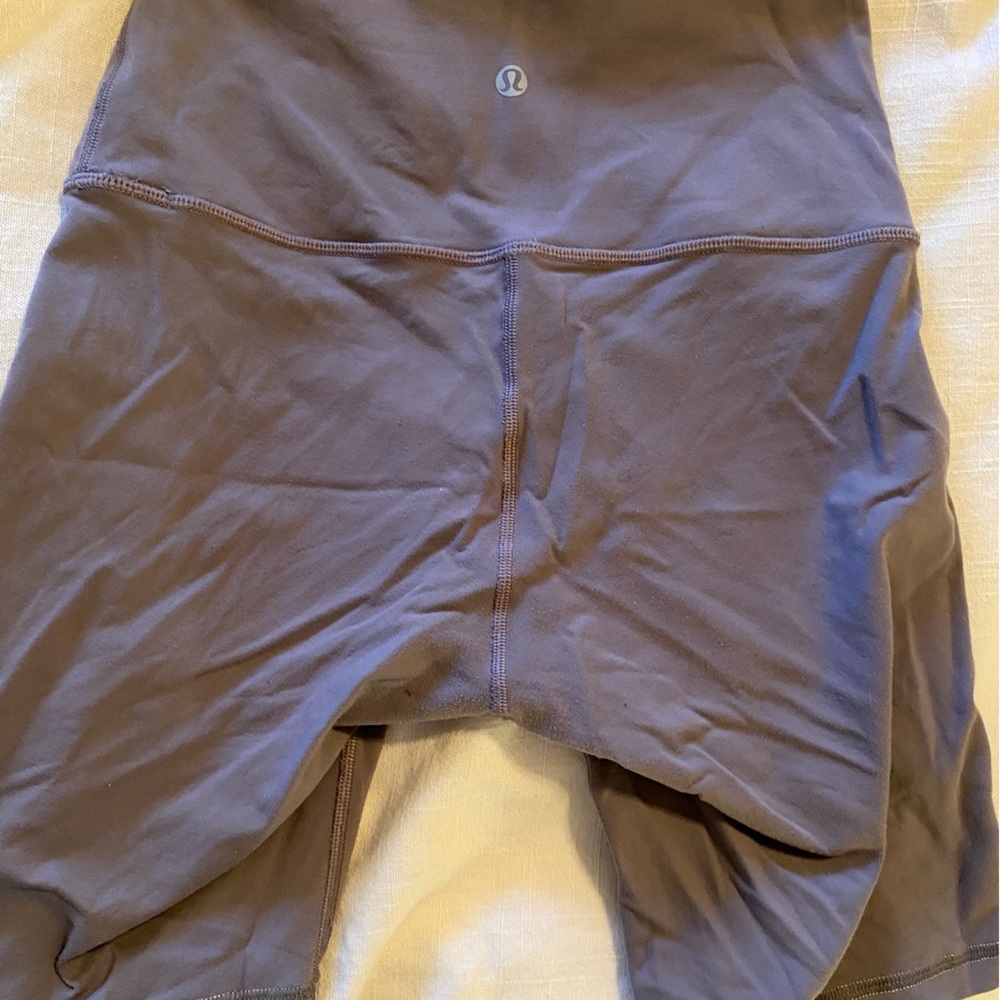 Lululemon Wunder Under biker shorts. Length 8inch, size 6. Great condition!